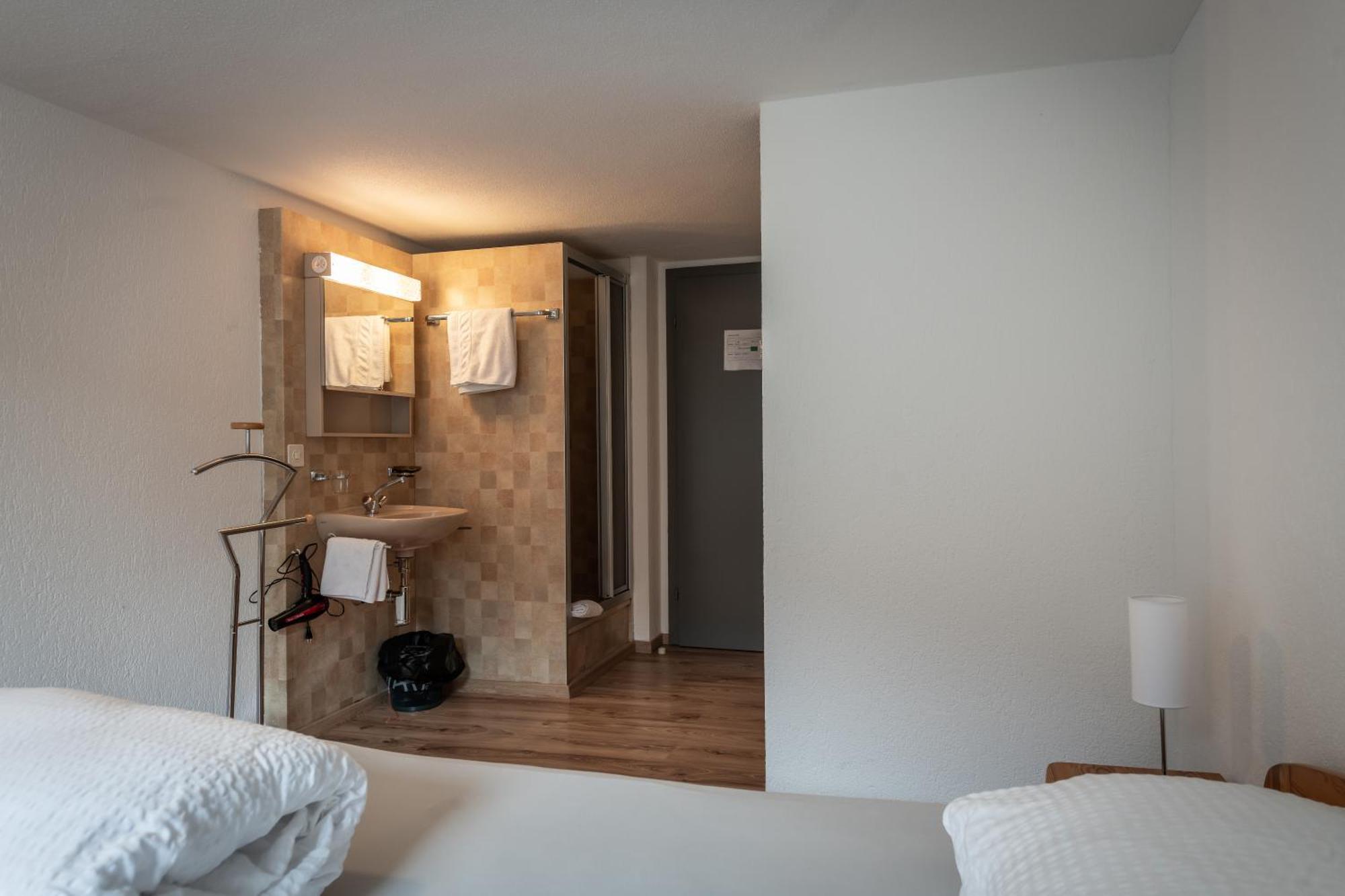 Hotel Greina Rabius Exteriör bild